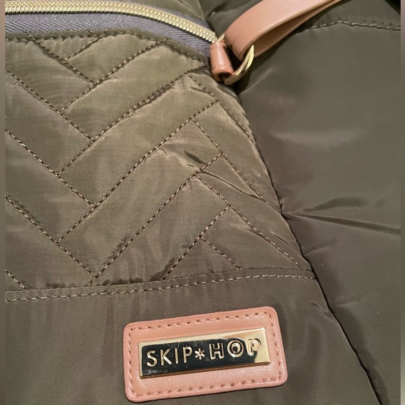 Suite by skip hop diaper bag smaller purse/wallet, paci pouch shoulder bag green - Picture 5 of 15